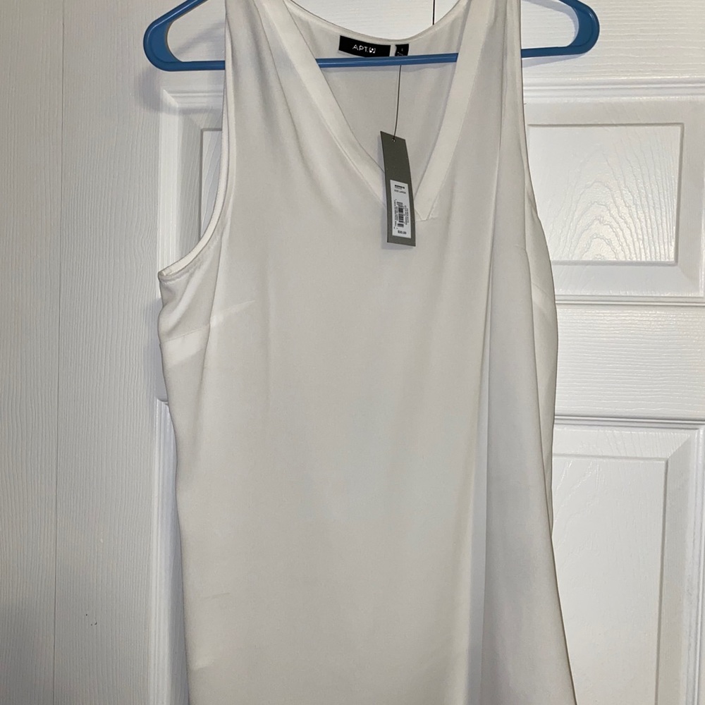 White Women’s L Apt 9 tank top NWT